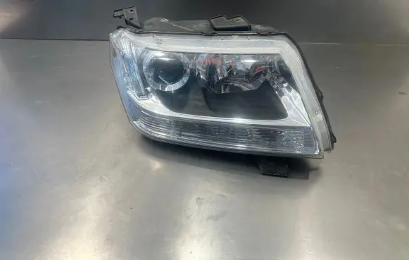 Suzuki Grand Vitara II Headlight/headlamp 10059088