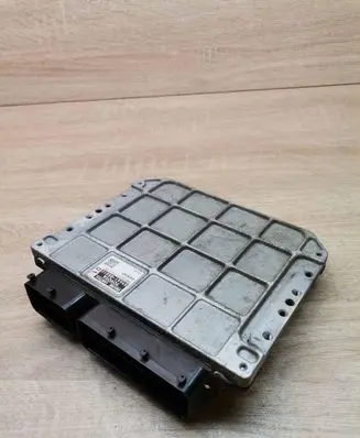 Toyota Avensis T270 Engine control unit/module ECU 8966105D12 MB2759001911