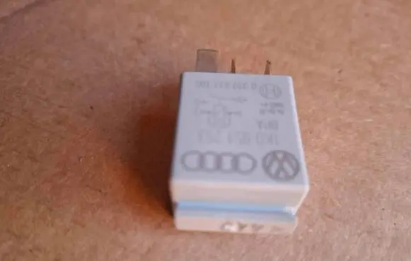 Volkswagen Touran I Other relay 1K0951253 0332011100