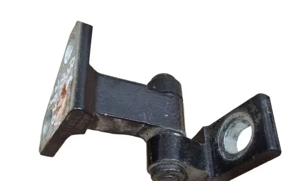 Volkswagen PASSAT B6 Front door upper hinge 3C0831401D