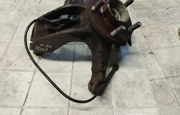 Ford C-MAX I Front wheel hub 3M513K170