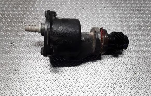 Volkswagen PASSAT B5 Vacuum pump 028207A