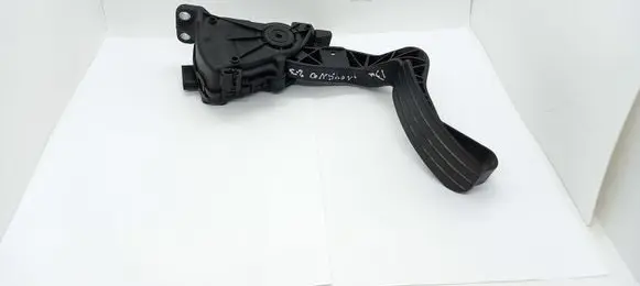 Opel Movano B Accelerator throttle pedal 8200672371C