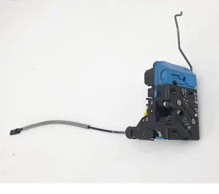Volvo XC70 Front door lock 