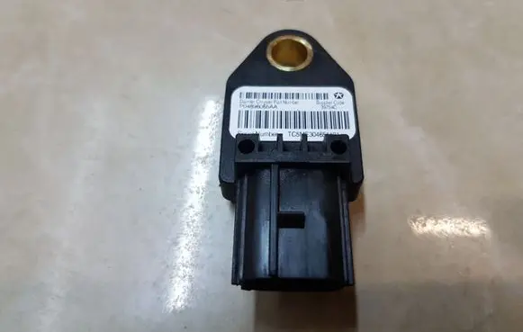 Dodge Caliber Airbag deployment crash/impact sensor P04896065AA
