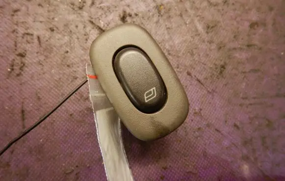Saab 9-5 Quarter vent window switch 4927547