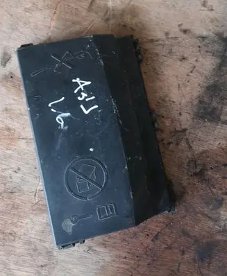Opel Astra J Fuse box cover 13302323