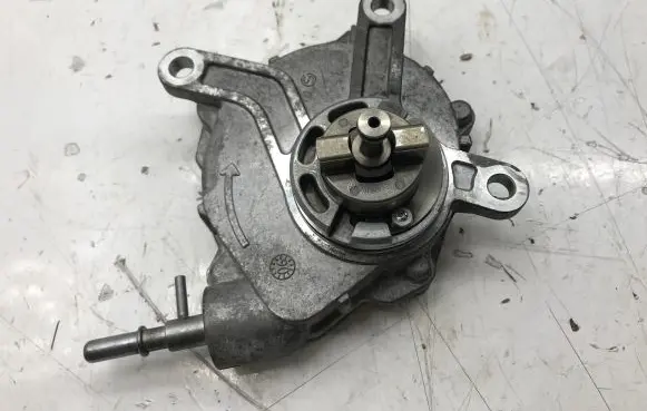 Toyota Corolla Verso AR10 Vacuum pump 293000R010 12040682
