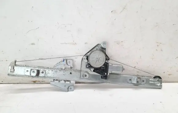 Suzuki Grand Vitara II Front door window regulator with motor 8343065J00