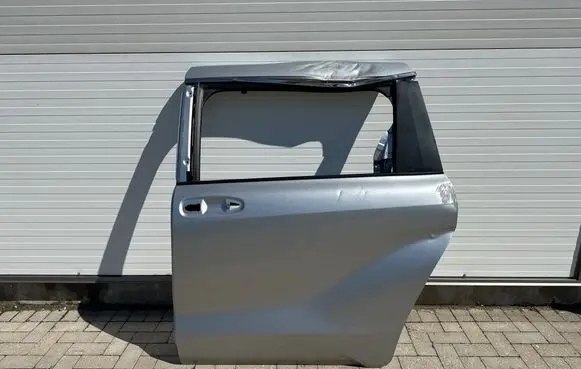 Toyota Sienna XL40 IV Rear door 6700408190 6815208031