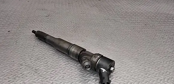BMW 7 E38 Fuel injector 0445110028 2354000