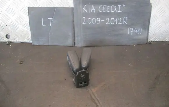 KIA Ceed Seat belt trim 09120713