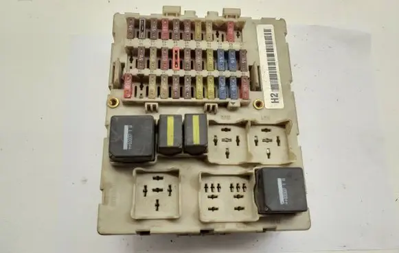 Ford Focus Fuse module 518783402 2M5T14A073BE