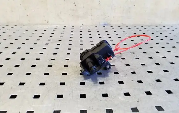 Fuel tank cap lock motor