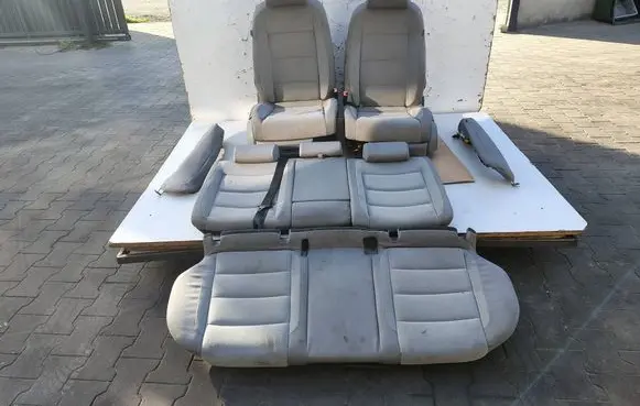 Volkswagen Golf V Front driver seat 
