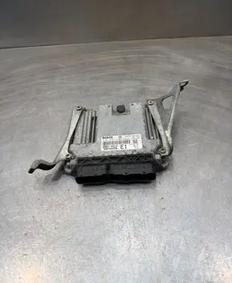 Toyota Auris 150 Engine control unit/module 1039S16056 8966102E10 0281013413