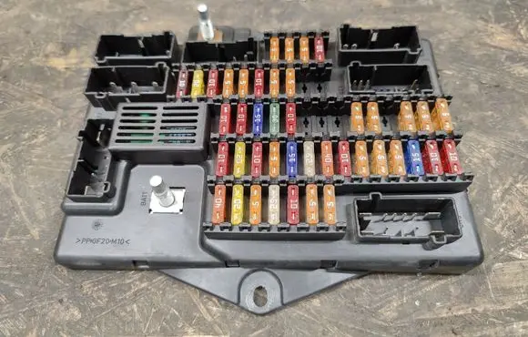 Jaguar XJ X350 Fuse module 2W9314A073CE
