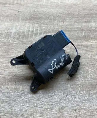 Volkswagen Golf V Air flap motor/actuator 1K09075110 0132801336