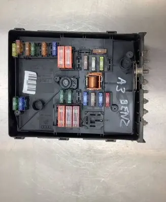 Audi A3 S3 8P Fuse module 1K0937125A 017183071