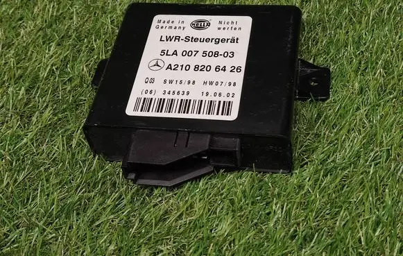 Mercedes-Benz E W211 Light module LCM A2108206426 5LA00750803