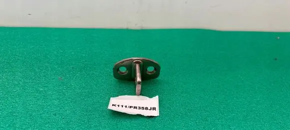 Audi A4 S4 B7 8E 8H Front door lock loop/hook striker 8E0837033
