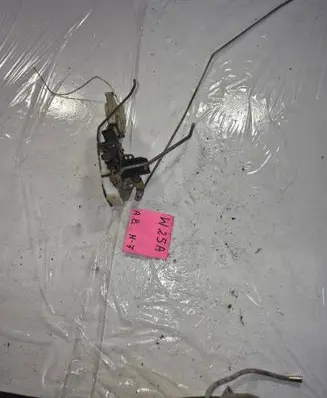 Toyota Corolla E120 E130 Front door lock 952626