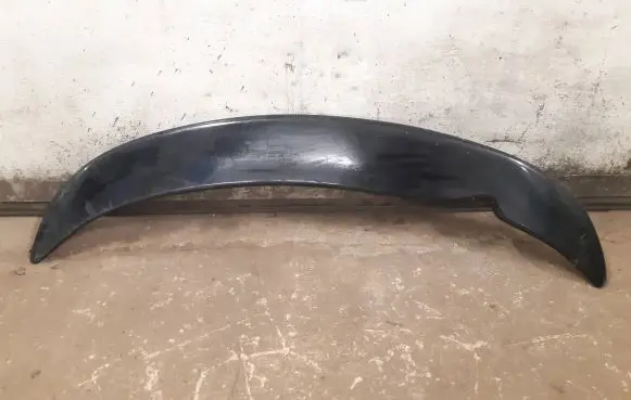 Tailgate/trunk spoiler