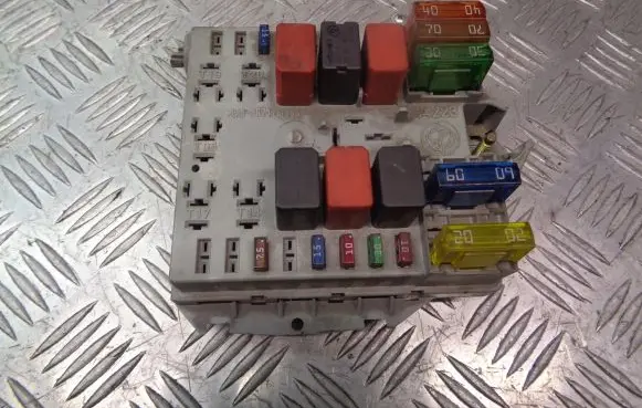 Fiat Punto (188) Fuse box cover 46778440