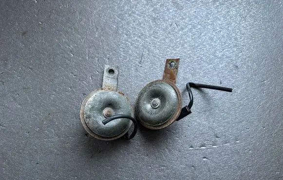 Nissan King Cab, Navara Horn signal 25610VJ200 2562025Y00