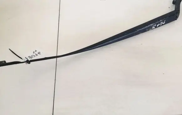 Toyota Auris 150 Front wiper blade arm