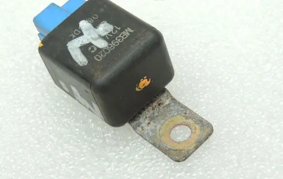 Mitsubishi L200 ABS relay MB398020