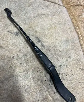 Front wiper blade arm