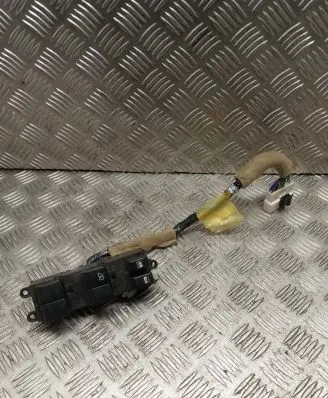 Subaru Legacy Electric window control switch 157525
