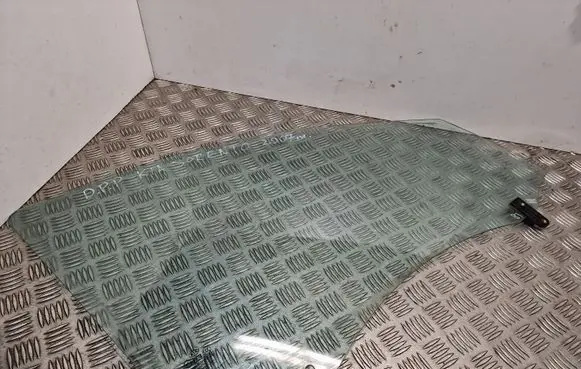 KIA Sorento Front door window glass four-door