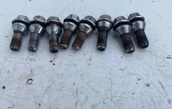 Volvo V70 Nuts/bolts 