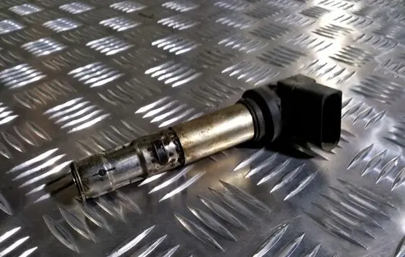 Volkswagen Golf IV High voltage ignition coil 036905100A