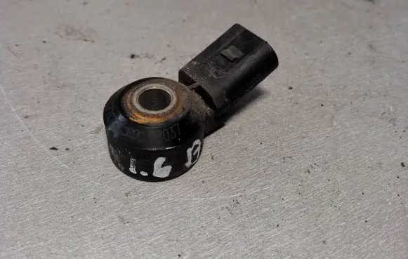 Audi A3 S3 A3 Sportback 8P Detonation knock sensor 030905377C