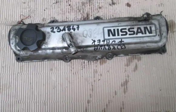 Nissan Sunny Rocker cam cover 