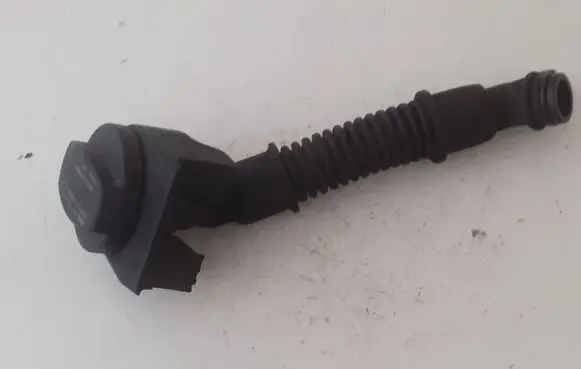 Mercedes-Benz A W169 Oil fill pipe A6400100369