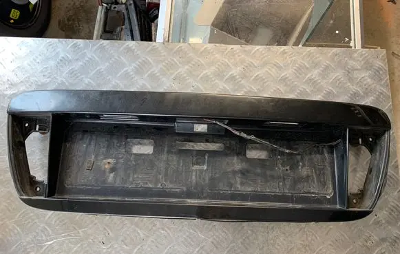 Nissan Primera Tailgate trim 90810AU400