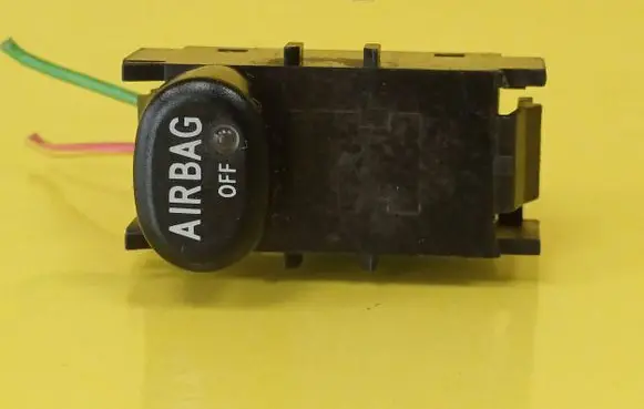 Passenger airbag on/off switch