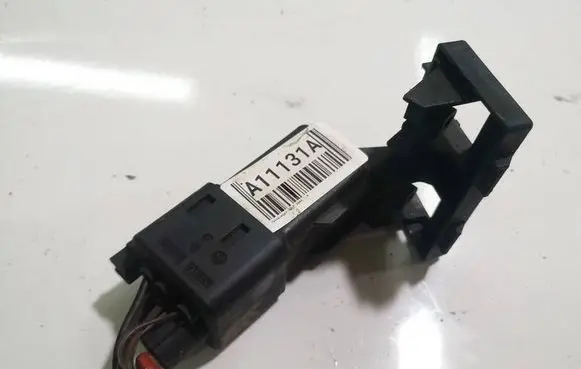 Volkswagen Golf V Glow plug pre-heat relay 038973721B