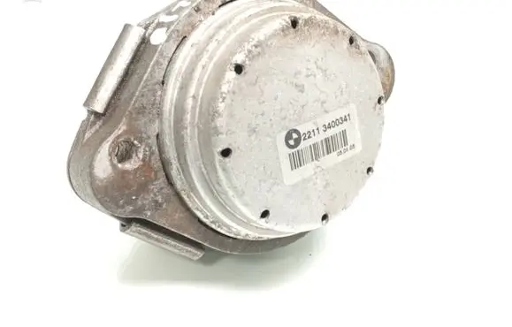 Engine mount bracket