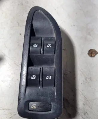 Renault Laguna II Electric window control switch 8200397299B