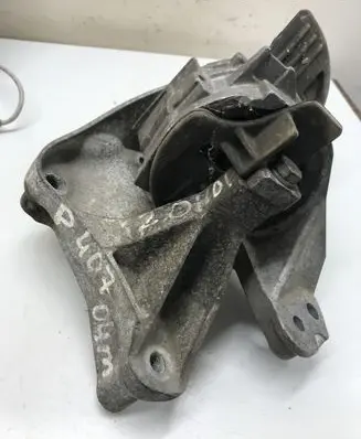 Peugeot 407 Engine mount bracket 326B95