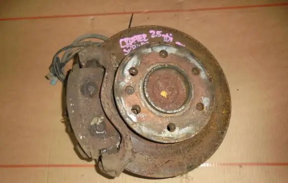 Mercedes-Benz Sprinter W906 Front wheel hub spindle knuckle