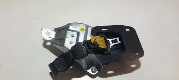 Middle seatbelt (rear)