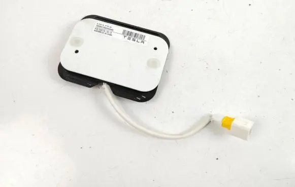 Tesla Model S Sensor 100577800B 2833521702