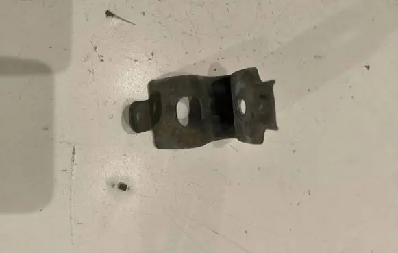 Opel Insignia A Radiator mount bracket 13239137 2491