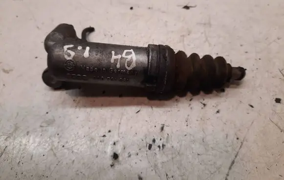 Audi 80 90 S2 B4 Clutch master cylinder 4A0721261